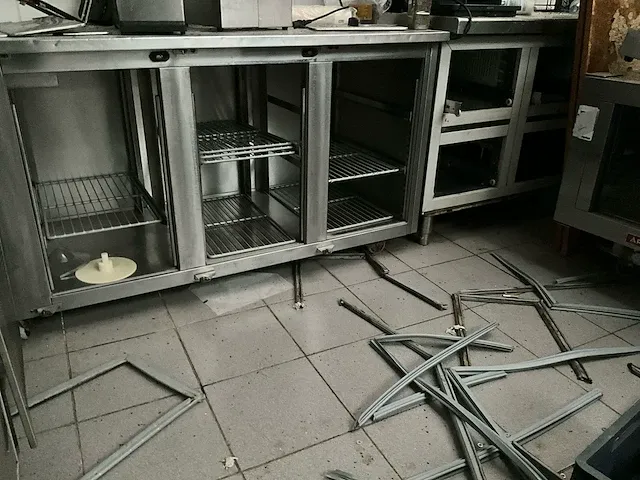 Volledig resterende inhoud van keukenruimte - afbeelding 25 van  29