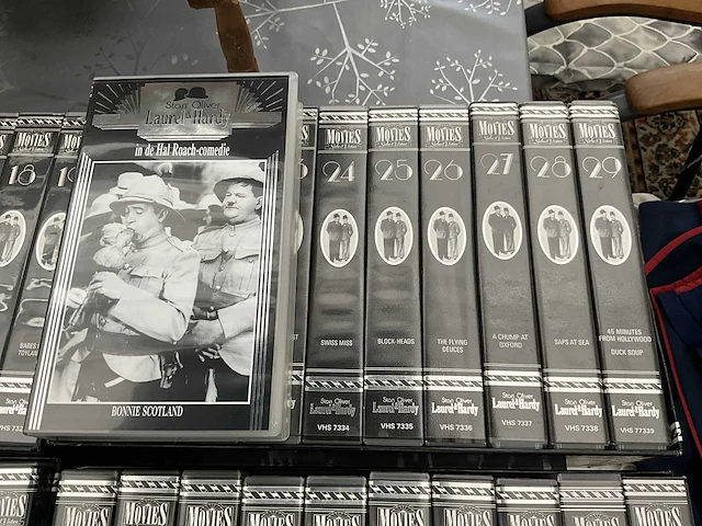 Volledige 60-delige reeks/verzameling videocassettes laurel & hardy - afbeelding 3 van  19