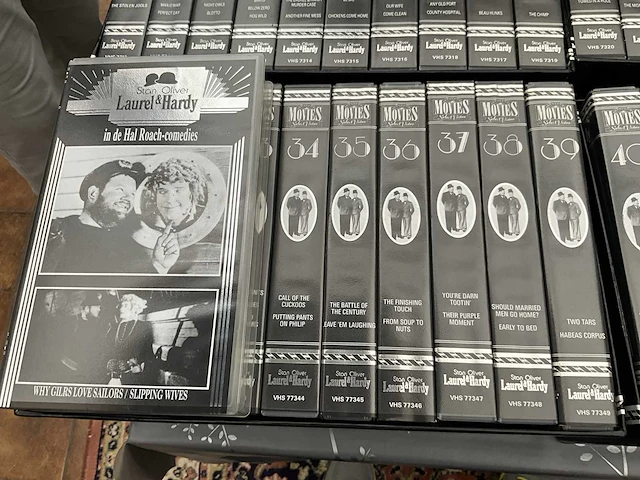 Volledige 60-delige reeks/verzameling videocassettes laurel & hardy - afbeelding 4 van  19