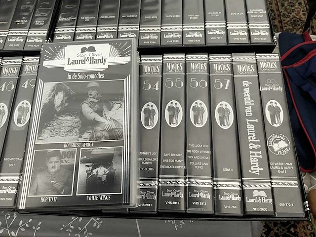 Volledige 60-delige reeks/verzameling videocassettes laurel & hardy - afbeelding 6 van  19
