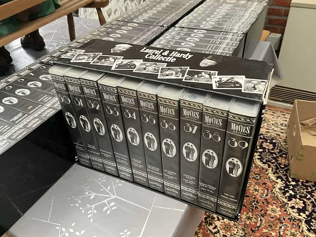 Volledige 60-delige reeks/verzameling videocassettes laurel & hardy - afbeelding 10 van  19