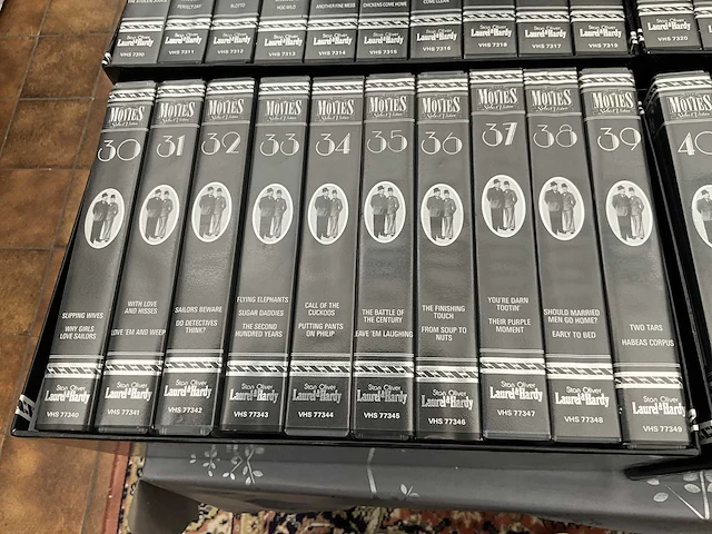 Volledige 60-delige reeks/verzameling videocassettes laurel & hardy - afbeelding 16 van  19