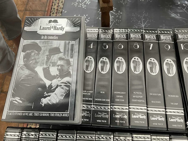 Volledige 60-delige reeks/verzameling videocassettes laurel & hardy - afbeelding 19 van  19