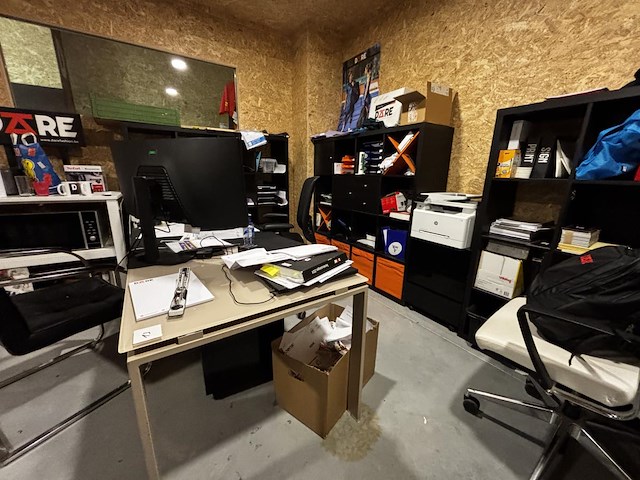 Volledige bureau - afbeelding 1 van  8