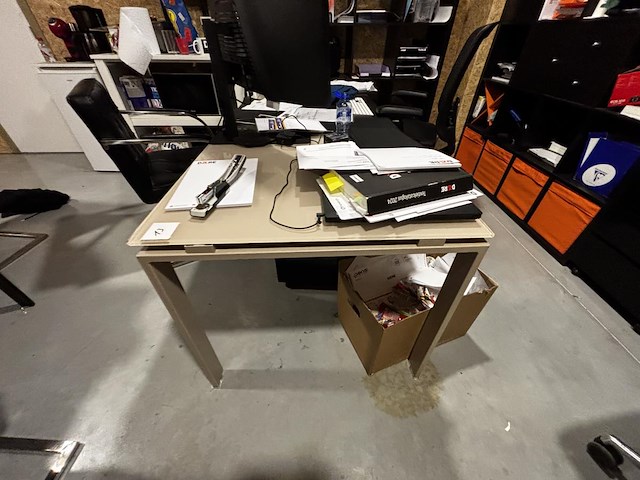 Volledige bureau - afbeelding 2 van  8