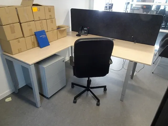 Volledige bureauopstelling - afbeelding 1 van  3