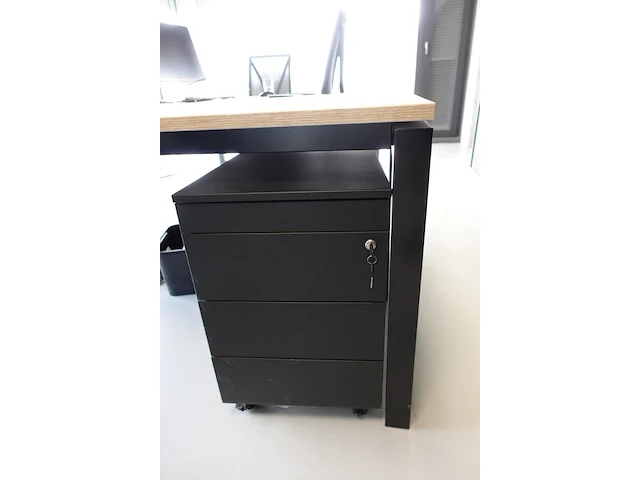 Volledige bureauopstelling - afbeelding 3 van  6