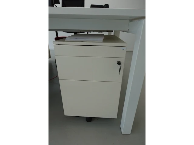 Volledige bureauopstelling - afbeelding 2 van  20