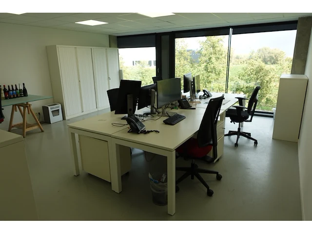 Volledige bureauopstelling - afbeelding 1 van  20