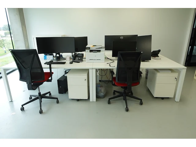 Volledige bureauopstelling - afbeelding 16 van  20