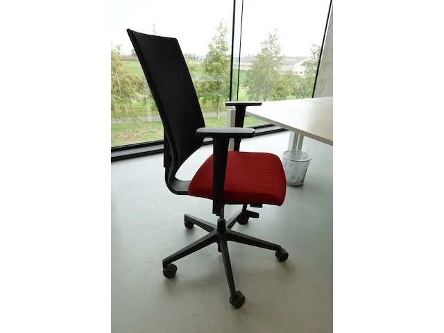 Volledige bureauopstelling - afbeelding 17 van  20