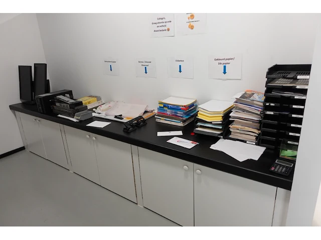 Volledige bureauopstelling - afbeelding 9 van  26