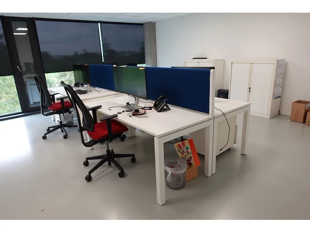 Volledige bureauopstelling - afbeelding 1 van  26