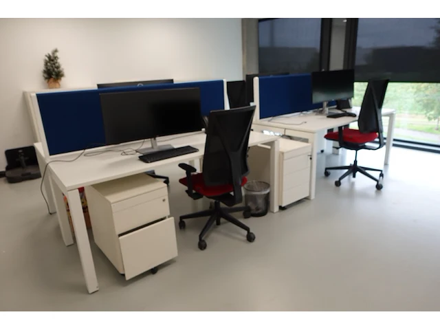 Volledige bureauopstelling - afbeelding 21 van  26