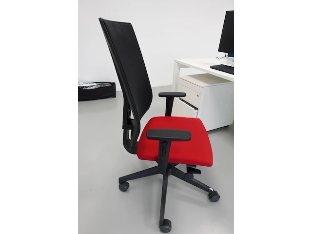 Volledige bureauopstelling - afbeelding 22 van  26