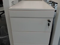 Volledige bureauopstelling - afbeelding 24 van  26