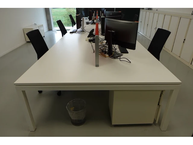 Volledige bureauopstelling - afbeelding 1 van  10