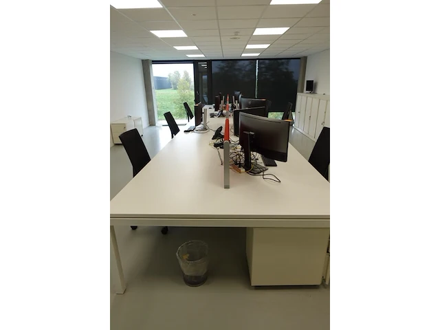 Volledige bureauopstelling - afbeelding 3 van  10