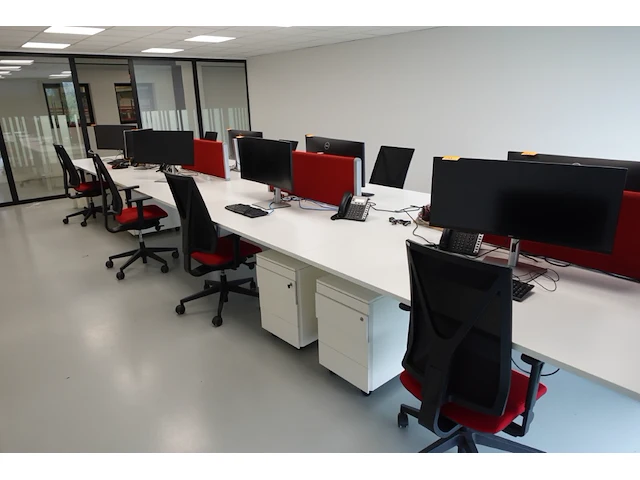 Volledige bureauopstelling - afbeelding 4 van  10
