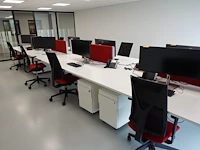 Volledige bureauopstelling - afbeelding 4 van  10