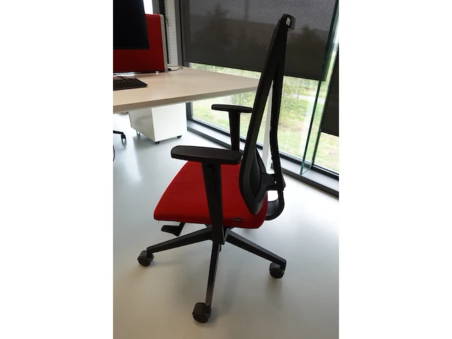 Volledige bureauopstelling - afbeelding 6 van  10