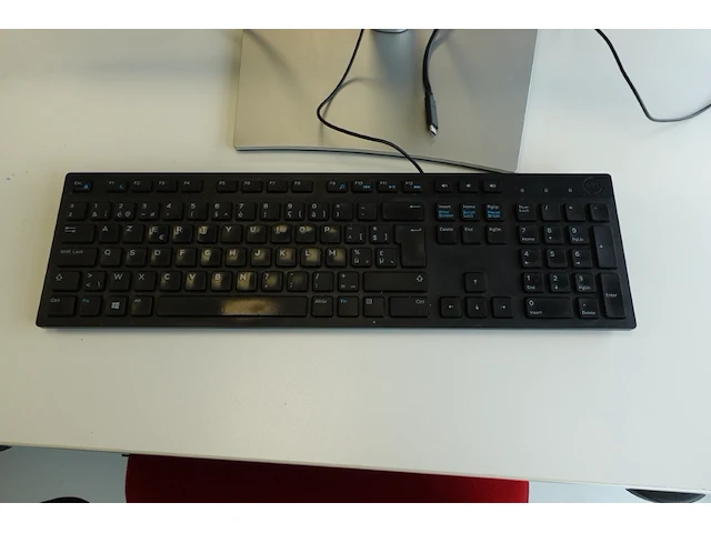 Volledige bureauopstelling - afbeelding 6 van  9