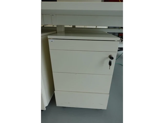 Volledige bureauopstelling - afbeelding 7 van  9