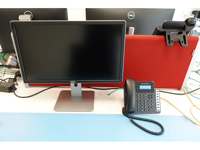 Volledige bureauopstelling - afbeelding 8 van  9