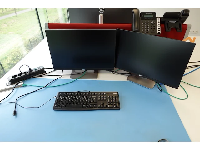 Volledige bureauopstelling - afbeelding 9 van  9