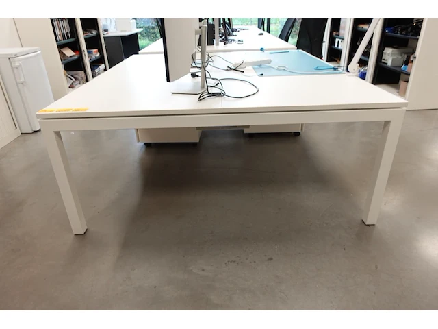 Volledige bureauopstelling - afbeelding 1 van  7