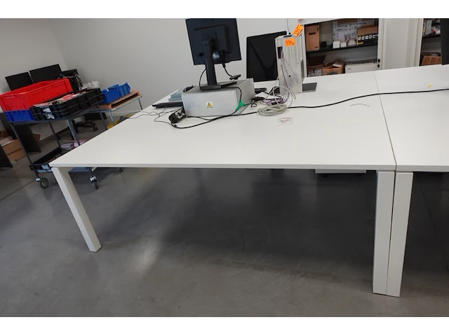 Volledige bureauopstelling - afbeelding 5 van  7