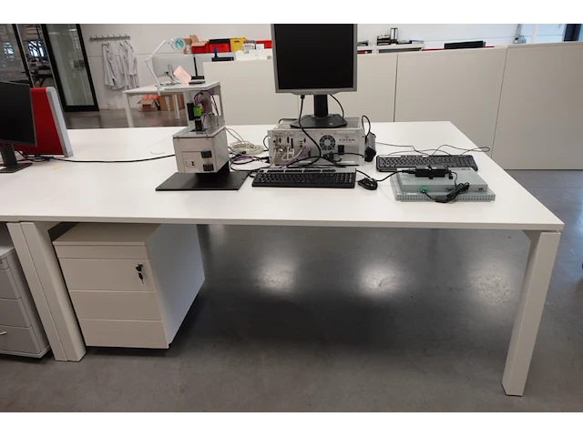 Volledige bureauopstelling - afbeelding 6 van  7