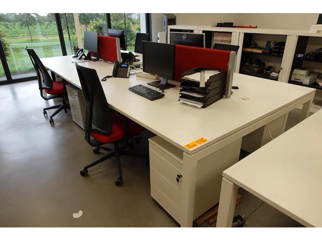 Volledige bureauopstelling - afbeelding 1 van  6