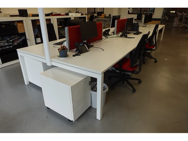 Volledige bureauopstelling - afbeelding 2 van  6