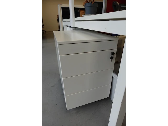 Volledige bureauopstelling - afbeelding 3 van  6