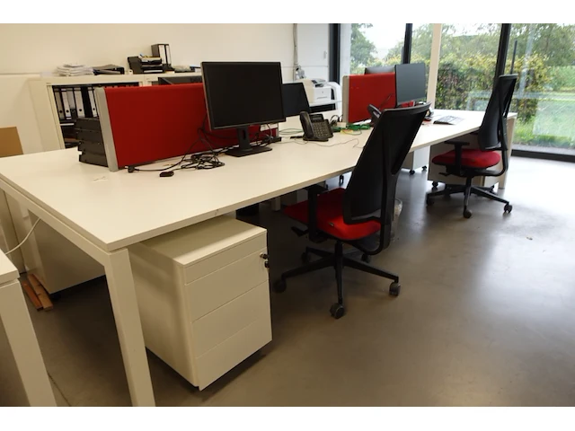 Volledige bureauopstelling - afbeelding 6 van  6