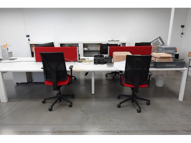 Volledige bureauopstelling - afbeelding 1 van  4