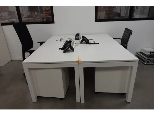 Volledige bureauopstelling - afbeelding 1 van  12