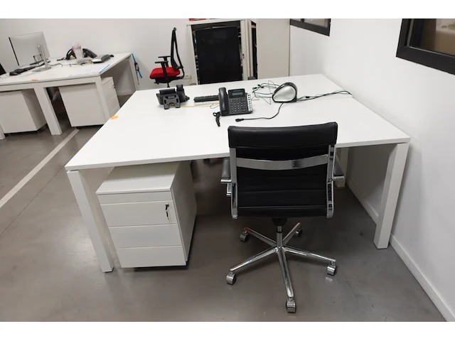 Volledige bureauopstelling - afbeelding 5 van  12