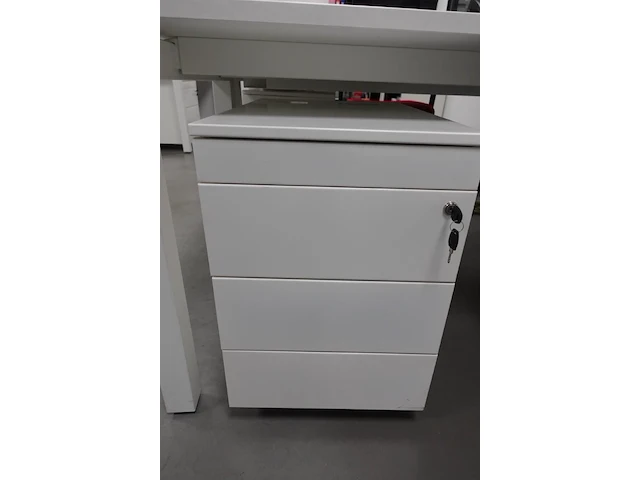 Volledige bureauopstelling - afbeelding 6 van  12