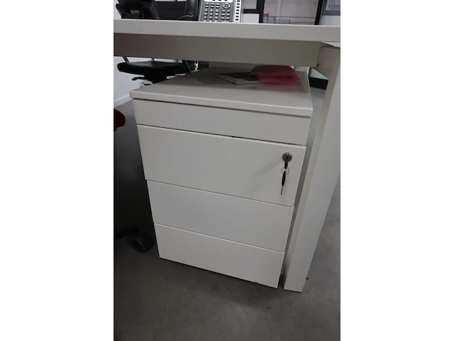 Volledige bureauopstelling - afbeelding 7 van  12