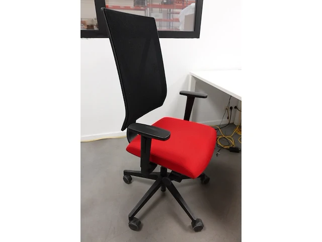 Volledige bureauopstelling - afbeelding 8 van  12