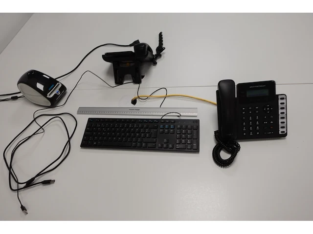 Volledige bureauopstelling - afbeelding 9 van  12