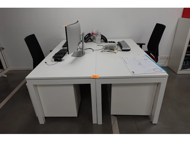 Volledige bureauopstelling - afbeelding 1 van  10