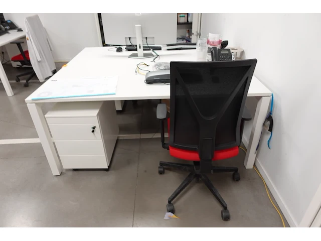 Volledige bureauopstelling - afbeelding 3 van  10