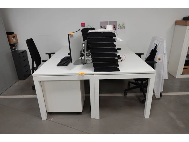 Volledige bureauopstelling - afbeelding 1 van  11
