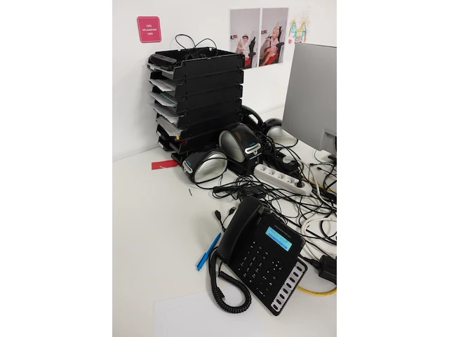 Volledige bureauopstelling - afbeelding 7 van  11