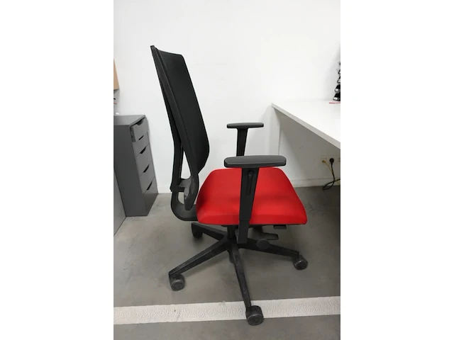 Volledige bureauopstelling - afbeelding 9 van  11