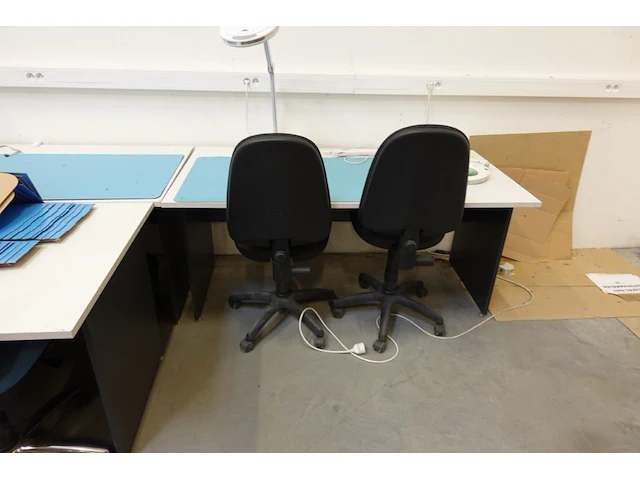 Volledige bureauopstelling - afbeelding 3 van  5