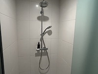 Volledige douche met glazen pivot deur in mat glas - afbeelding 3 van  5